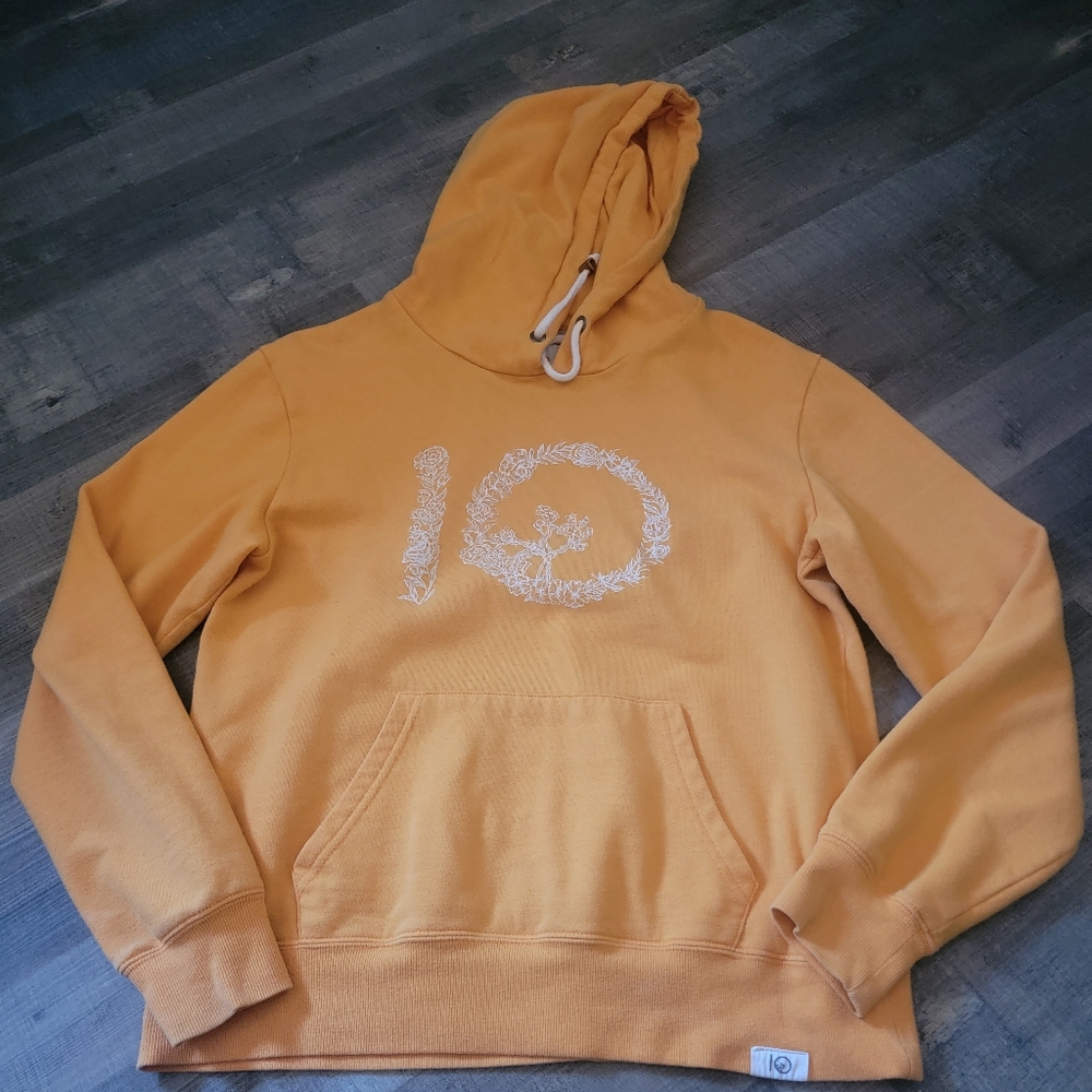 Ten tree sweater size large
